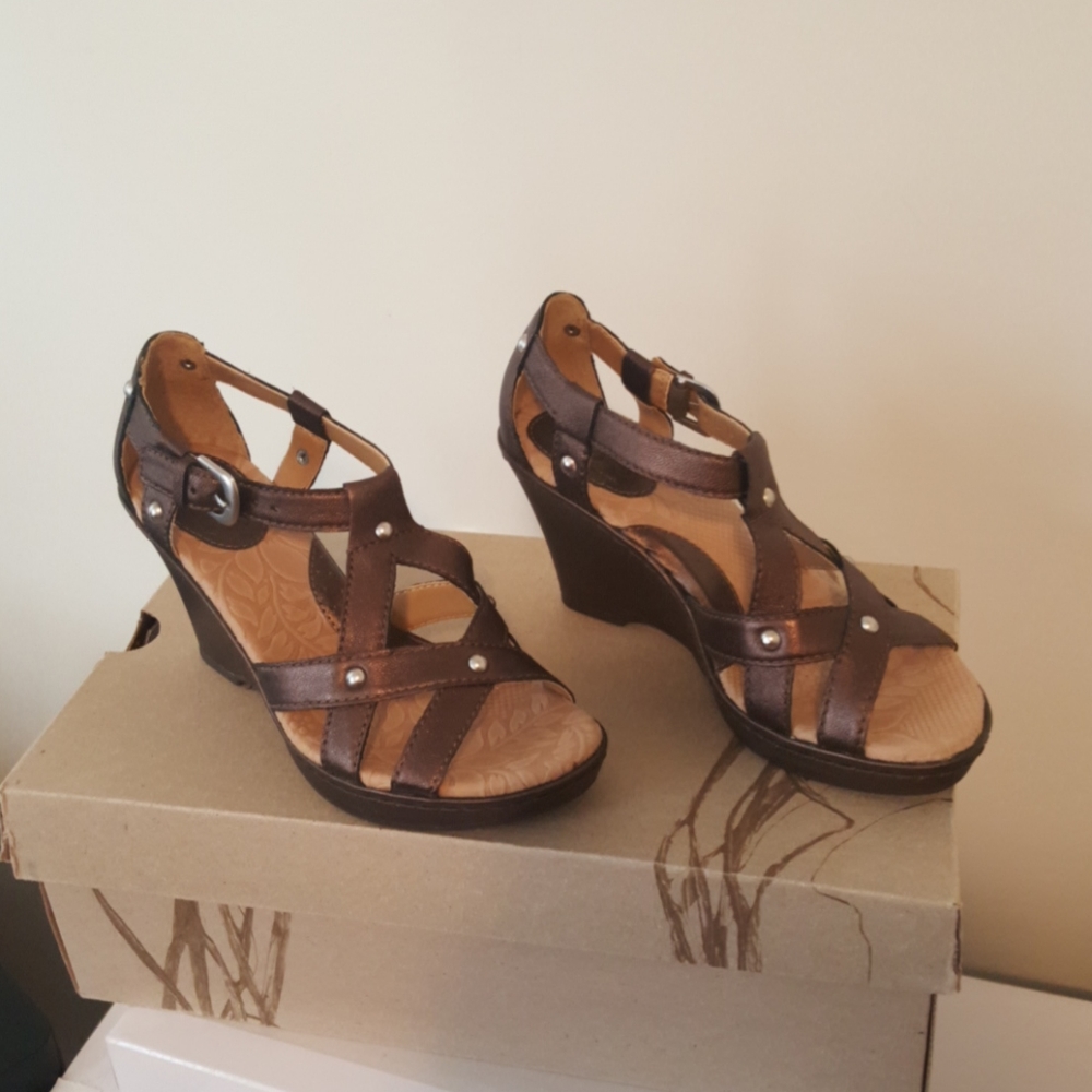B.O.C. by Born leather wedges, bronze, size 6